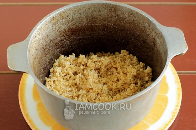 Положить крупу