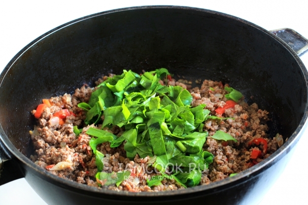 Положить шпинат