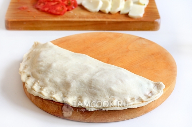 Защепить края теста