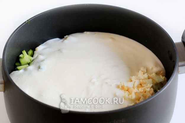 Влить кефир