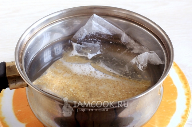 Положить пшено в воду