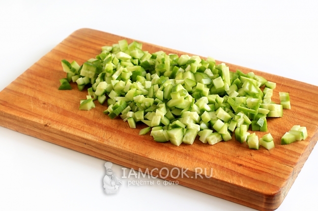Порезать огурец