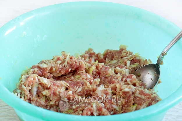 Размешать фарш