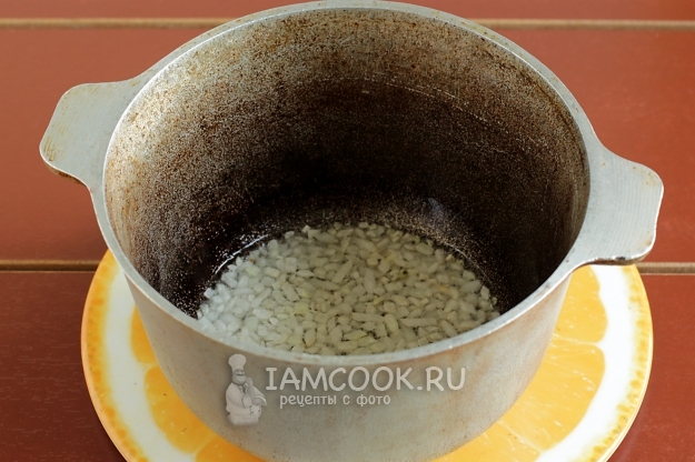 Обжарить лук