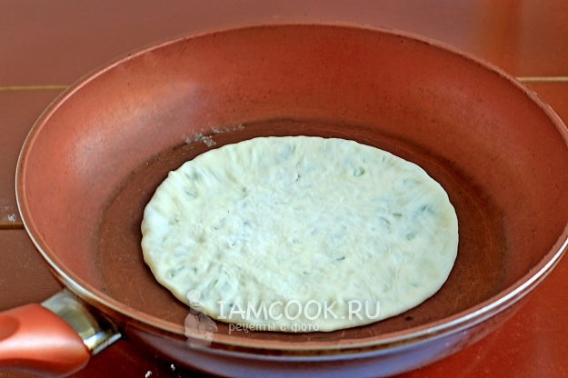 Положить заготовку на противень