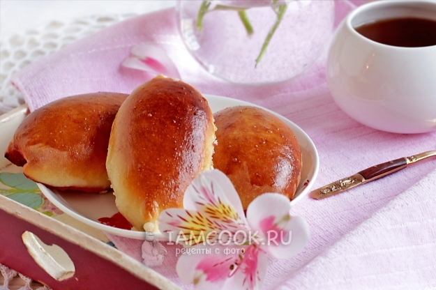 Рецепт пирожков с вишней из дрожжевого теста