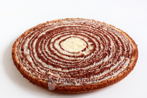 Разрезать бисквит на коржи