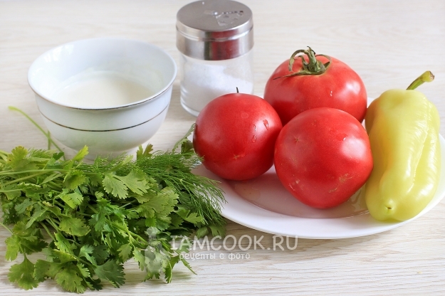 Ингредиенты для салата из помидоров и перца со сметаной