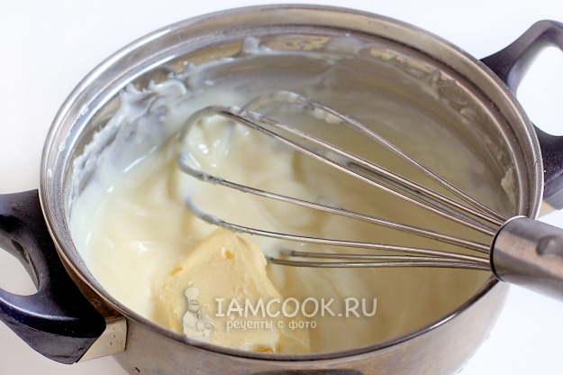 Положить сливочное масло