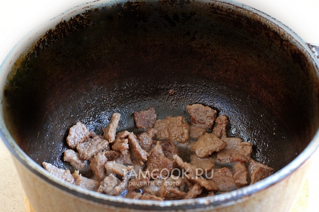 Обжарить мясо