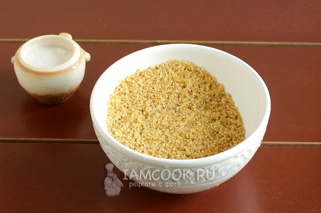 Промыть пшеничную крупу