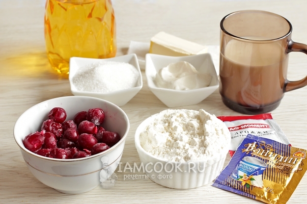 Ингредиенты для пирожков с вишней из дрожжевого теста