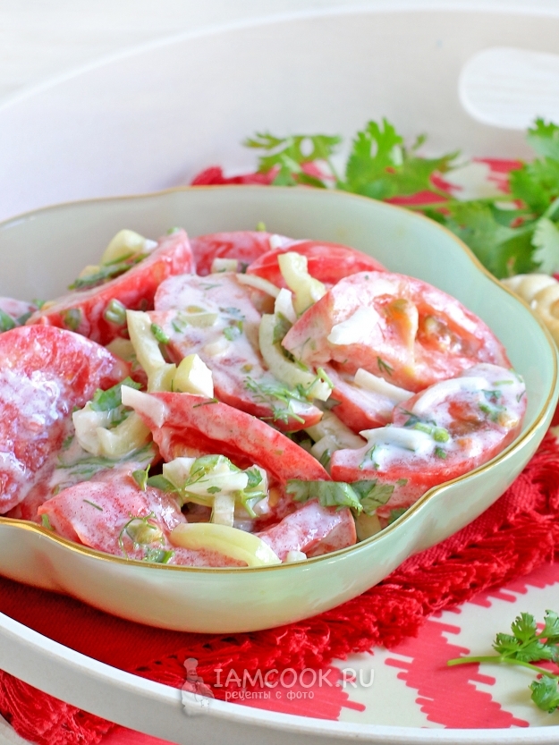 Рецепт салата из помидоров и перца со сметаной