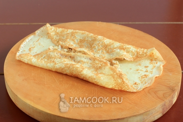 Положить на блин начинку