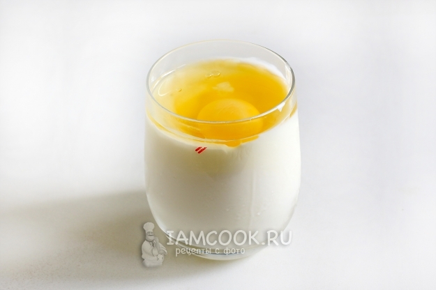 Соединить ингредиенты для соуса