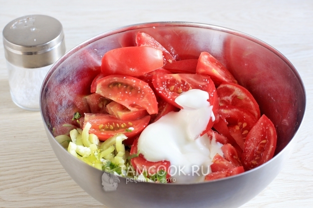 Положить сметану