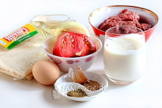 Ингредиенты для лазаньи из лаваша с фаршем и сметанным соусом