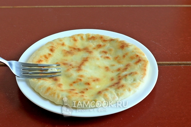 Смазать лепешку маслом