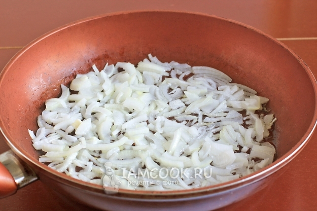 Обжарить лук