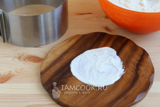 Смазать доску кремом