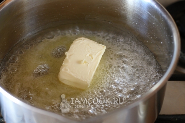 Положить масло