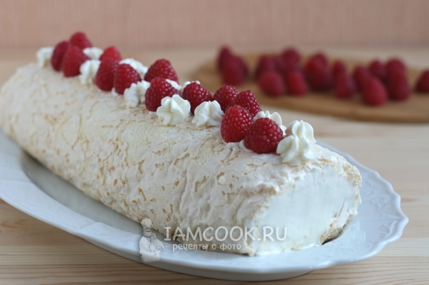 Рецепт меренгового рулета с малиной