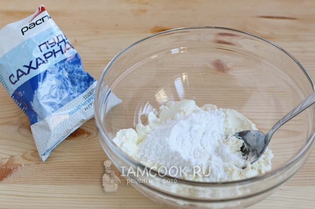 Всыпать сахарную пудру