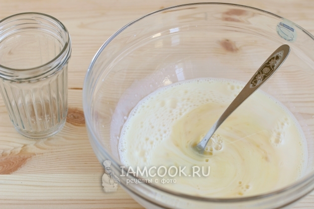 Влить молоко