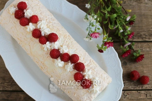 Вкусный меренговый рулет с малиной