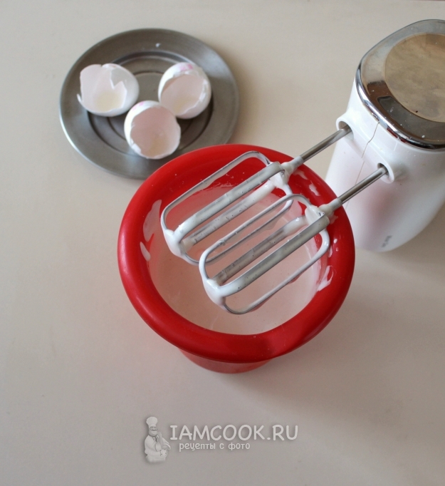 Взбить яйца с сахаром