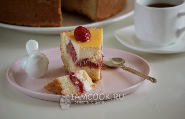 Вкусный зимний пирог с клубникой