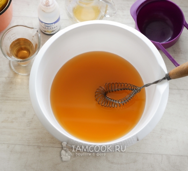 Всыпать в сок сахар