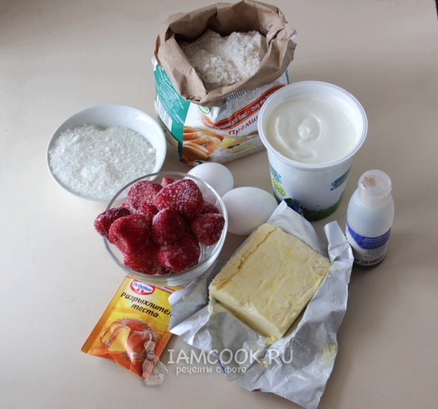 Ингредиенты для зимнего пирога с клубникой