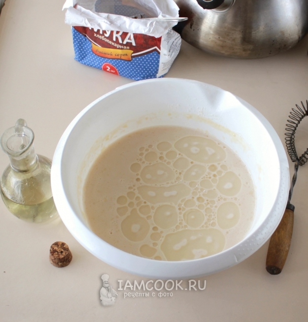 Влить масло