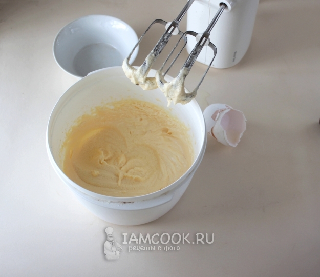 Взбить масло с сахаром