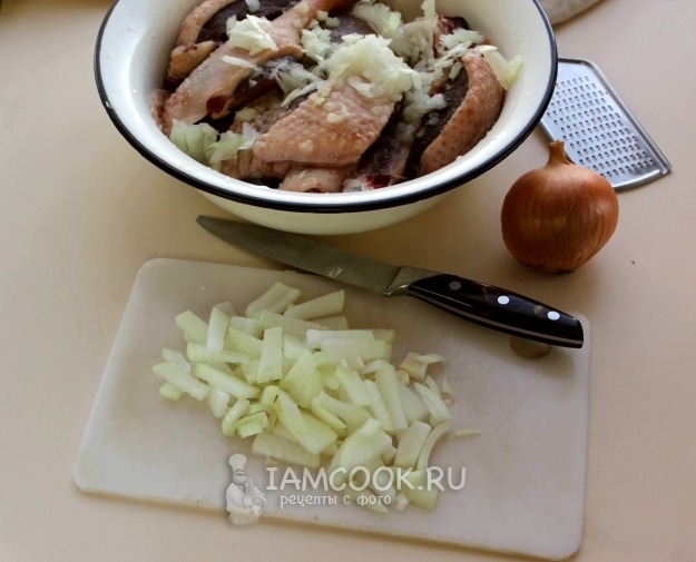 Нарезать лук