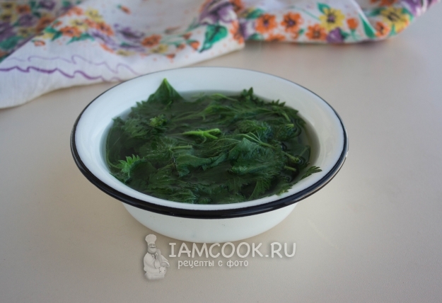 Залить крапиву кипятком