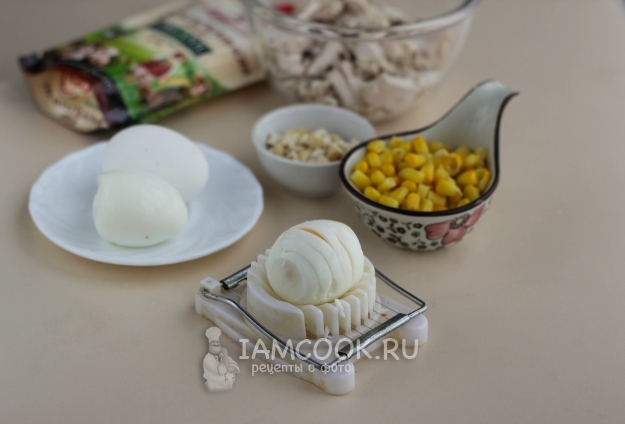 Порезать яйца