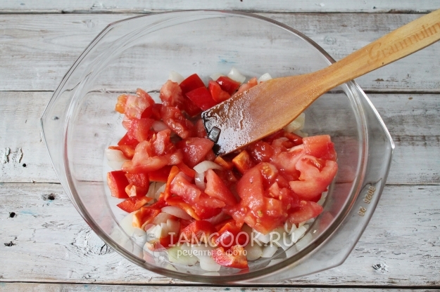 Положить помидор