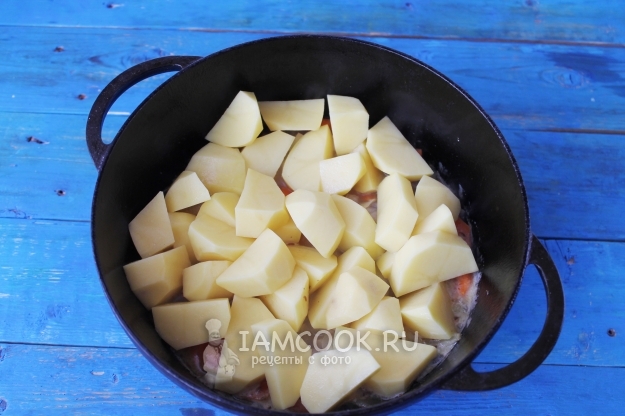Положить картофель