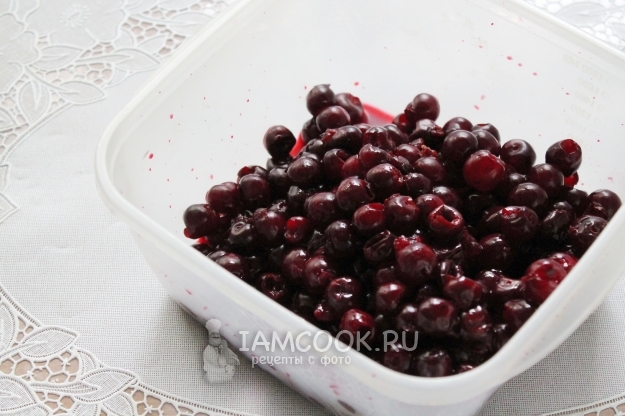 Слить с вишни сок