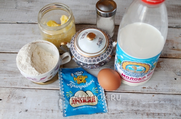 Ингредиенты для тонких блинов с дырочками на дрожжах
