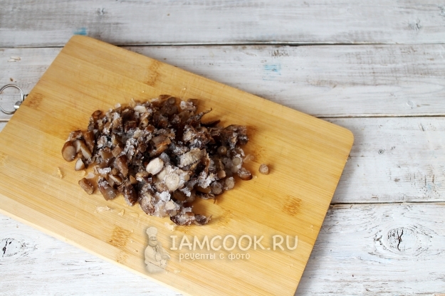 Порезать грибы