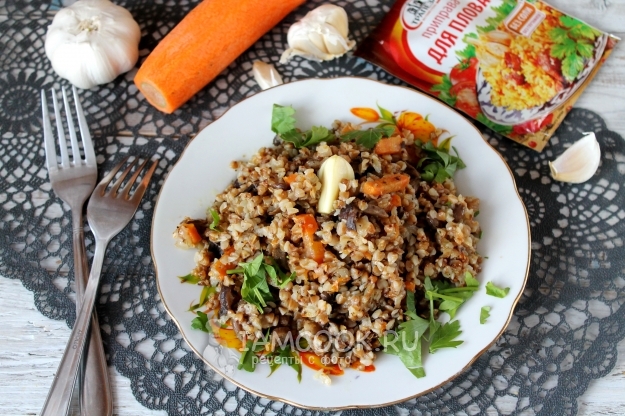 Фото постного плова из гречки с опятами