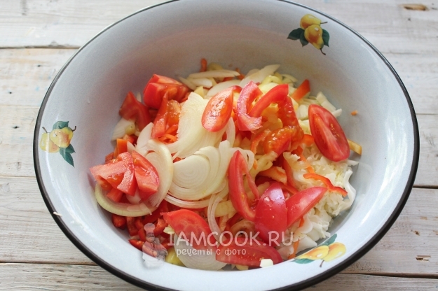 Положить помидоры