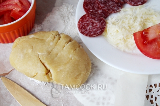 Фото теста для пиццы на майонезе без дрожжей (+пицца)