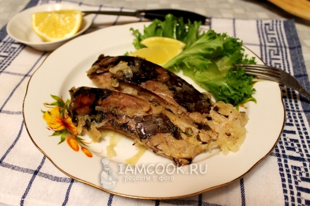 Вкусный карп в лимонно-луковом маринаде, запеченный в духовке