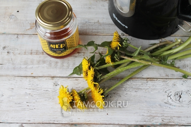 Ингредиенты для чая из одуванчиков