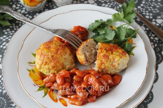 Готовые куриные котлеты в пароварке