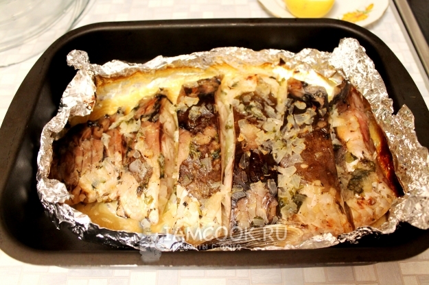 Фото карпа в лимонно-луковом маринаде, запеченного в духовке